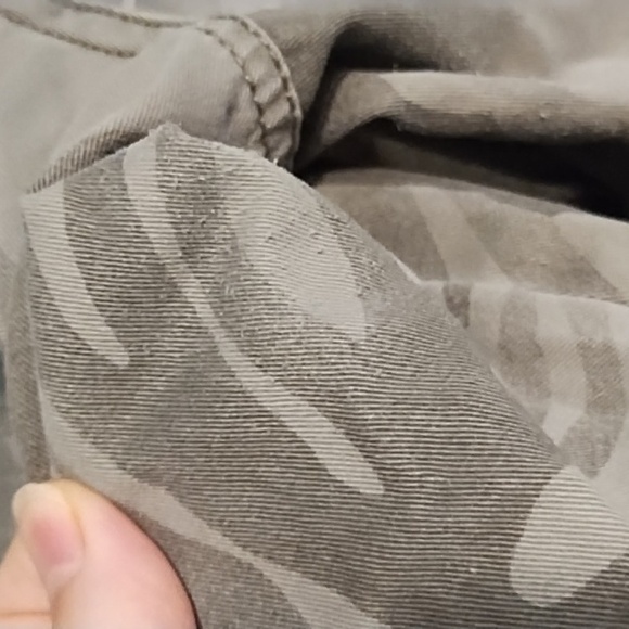 Faded Glory Capri Pant Army Green Tropical Print Size 16 Casual - Picture 8 of 9